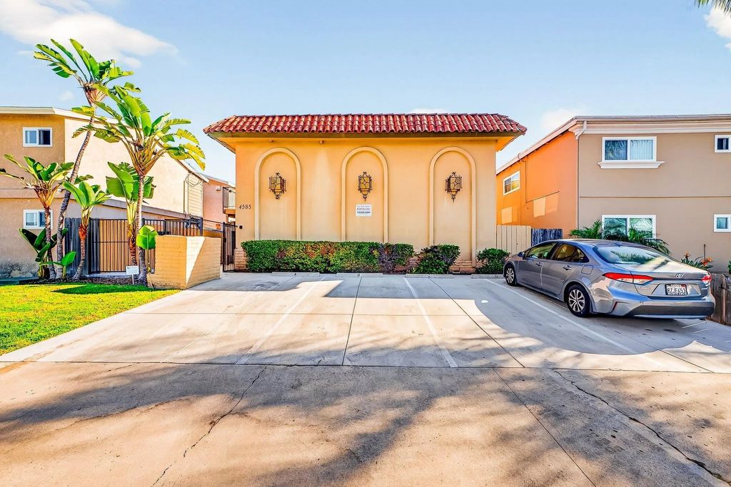 Photo of 4585 Felton St, San Diego, CA 92116 (MLS # 260001642)