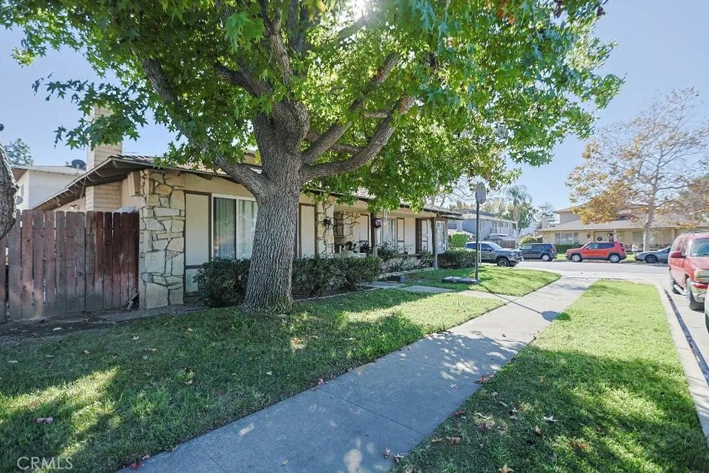 2732 W Orion