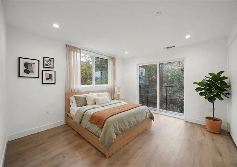 171 S Hoover