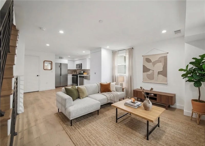 171 S Hoover