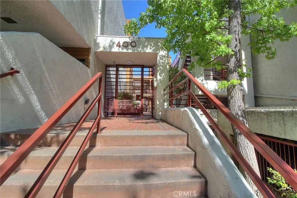Photo of 400 N Louise Street #205, Glendale, CA 91206 (MLS # PW25270895)
