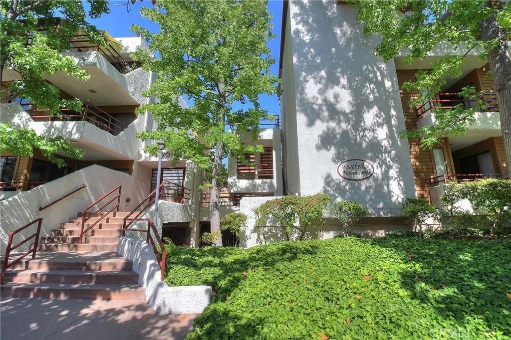 Photo of 400 N Louise Street #205, Glendale, CA 91206 (MLS # PW25270895)