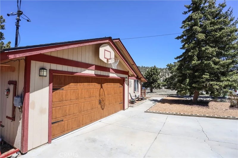 1210 Crestwood