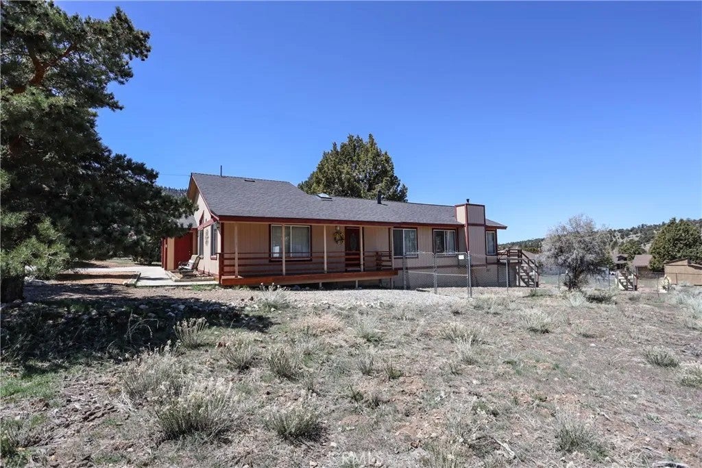 1210 Crestwood