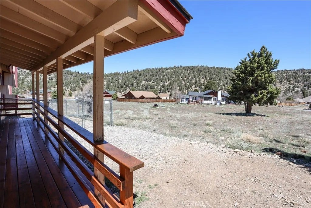 1210 Crestwood