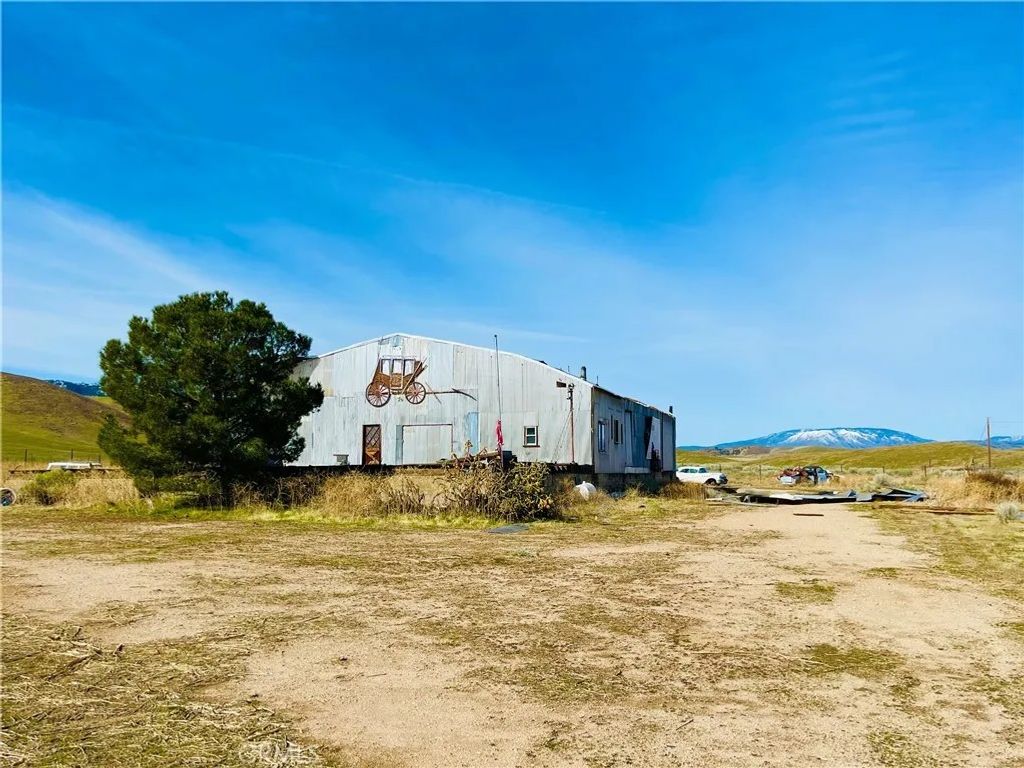 Photo of 49357 W. Avenue D, Lake Hughes, CA 93536 (MLS # SR25279210)
