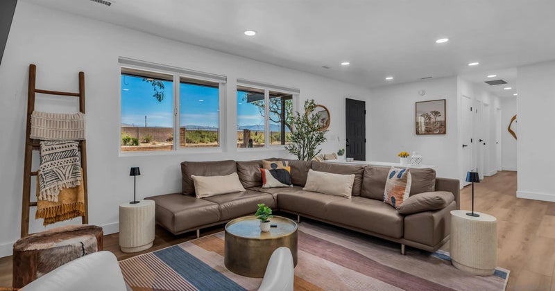 59825 Calle De Las Flores