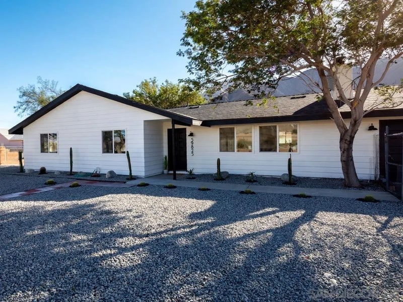 59825 Calle De Las Flores