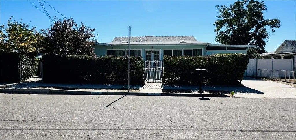 Photo of 264 E 2nd St, San Jacinto, CA 92583 (MLS # SW25242511)
