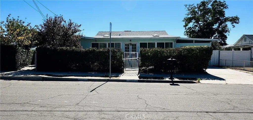 Photo of 264 E 2nd St, San Jacinto, CA 92583 (MLS # SW25242511)