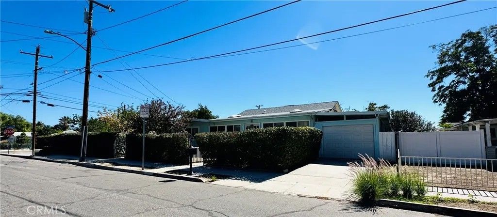 Photo of 264 E 2nd St, San Jacinto, CA 92583 (MLS # SW25242511)
