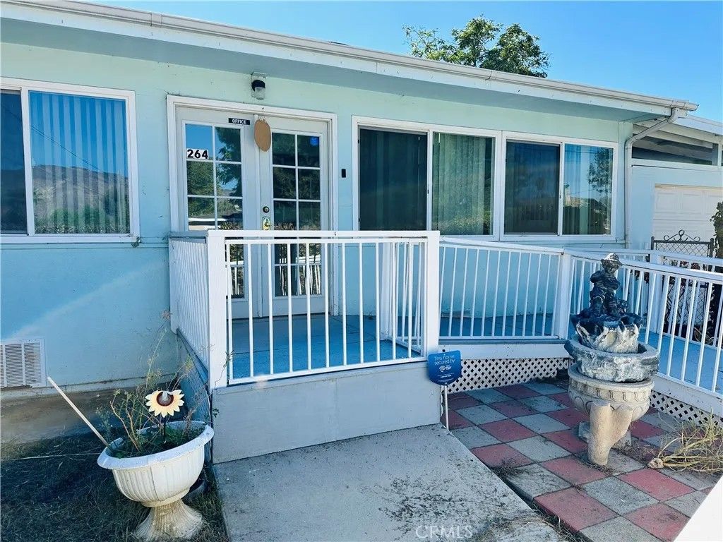 Photo of 264 E 2nd St, San Jacinto, CA 92583 (MLS # SW25242511)