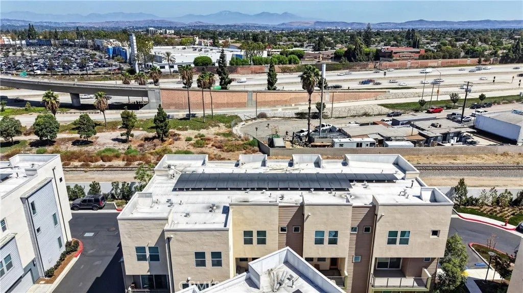 1635 W Lincoln Avenue 103