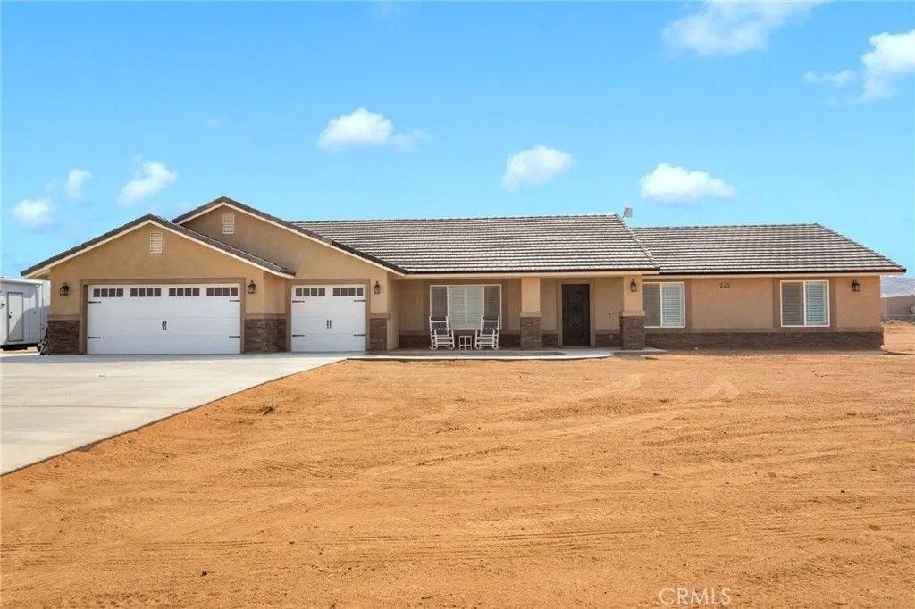 Photo of 14825 Pela Road, Apple Valley, CA 92307 (MLS # HD26133960)
