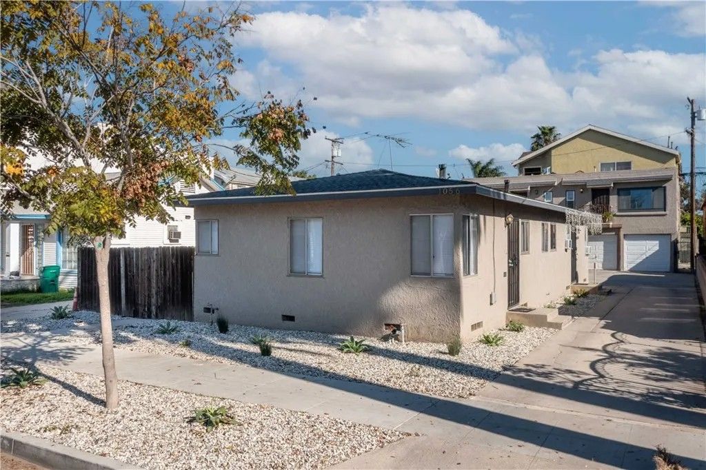Photo of 1056 Junipero Ave, Long Beach, CA 90804 (MLS # PW26005088)