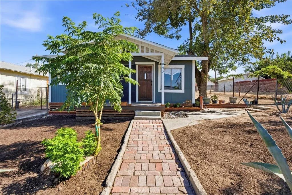 Photo of 1043 Wood Street, Taft, CA 93268 (MLS # NS26171994)