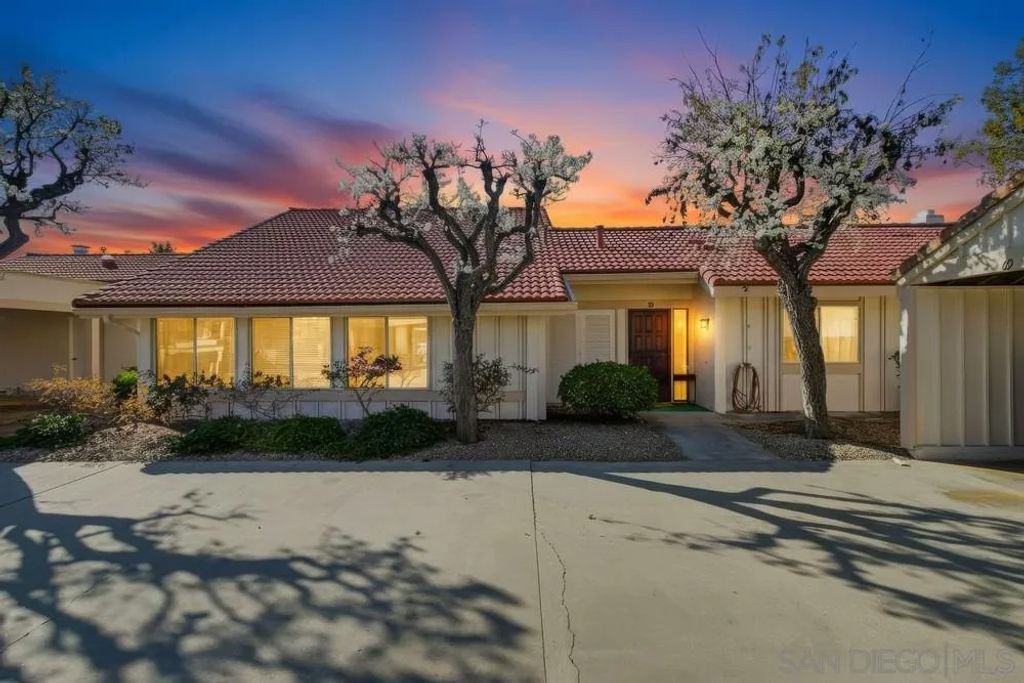Photo of 17440 Plaza Cerado 71, San Diego, CA 92128 (MLS # 260010429)