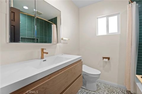 Tiny photo for 6417 Graves, Lake Balboa, CA 91406 (MLS # PF25248477)