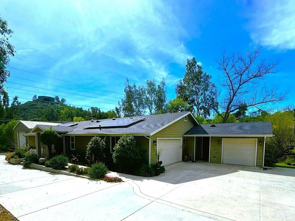 Photo of 2400 Kauana Loa Dr, Escondido, CA 92029 (MLS # PTP2602156)