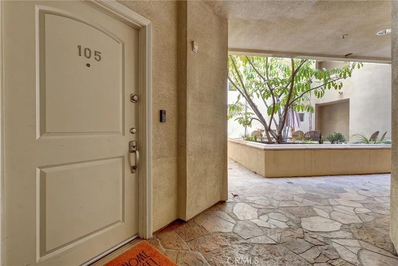 13935 Burbank 105