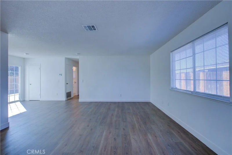 2425 Apache Street