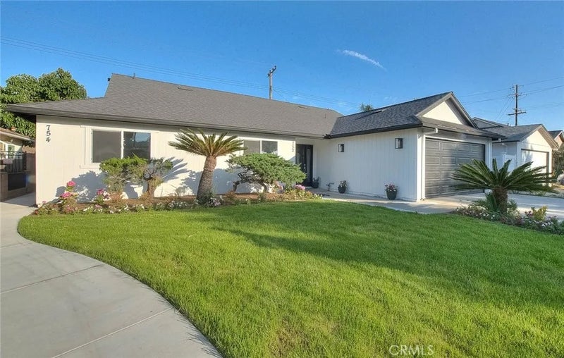 752--754 Rio Del Sol Avenue