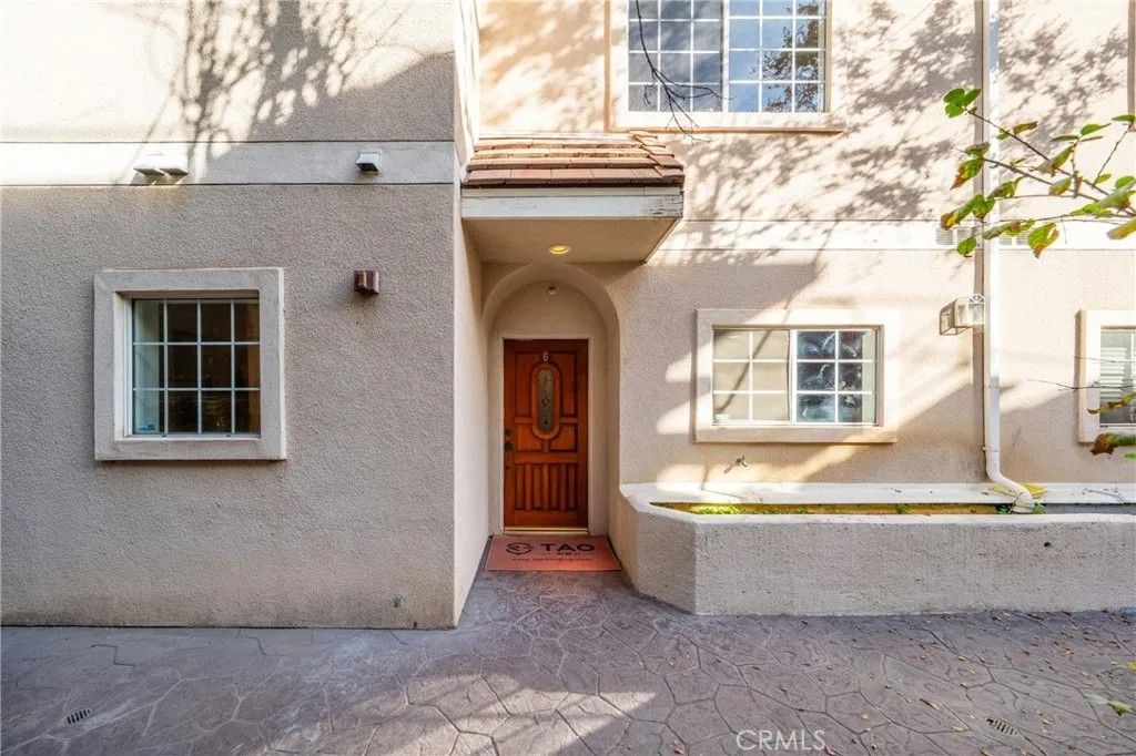 Photo of 912 Arcadia Ave #6, Arcadia, CA 91007 (MLS # AR25280097)