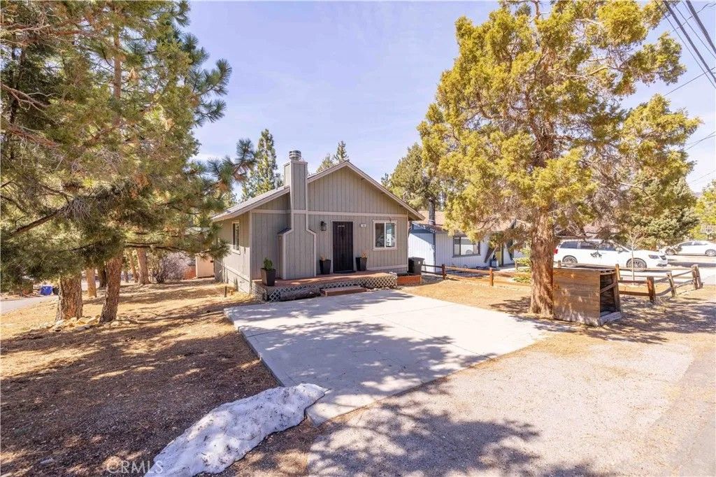 Photo of 196 Sunset Lane, Sugarloaf, CA 92386 (MLS # IG26064247)