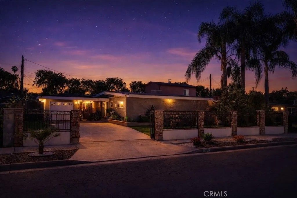 Photo of 506 W Rosslynn Ave, Fullerton, CA 92832 (MLS # OC26041622)