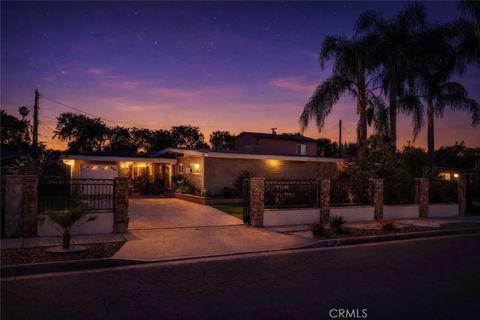 Photo of 506 W Rosslynn Ave, Fullerton, CA 92832 (MLS # OC26041622)