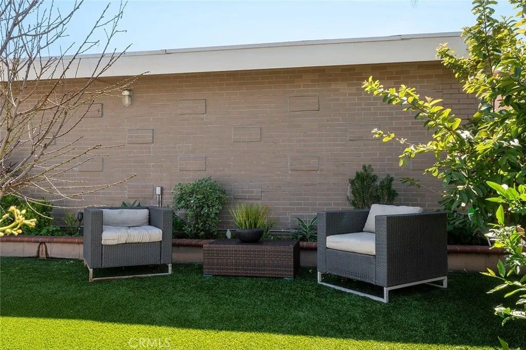 Photo of 506 W Rosslynn Ave, Fullerton, CA 92832 (MLS # OC26041622)