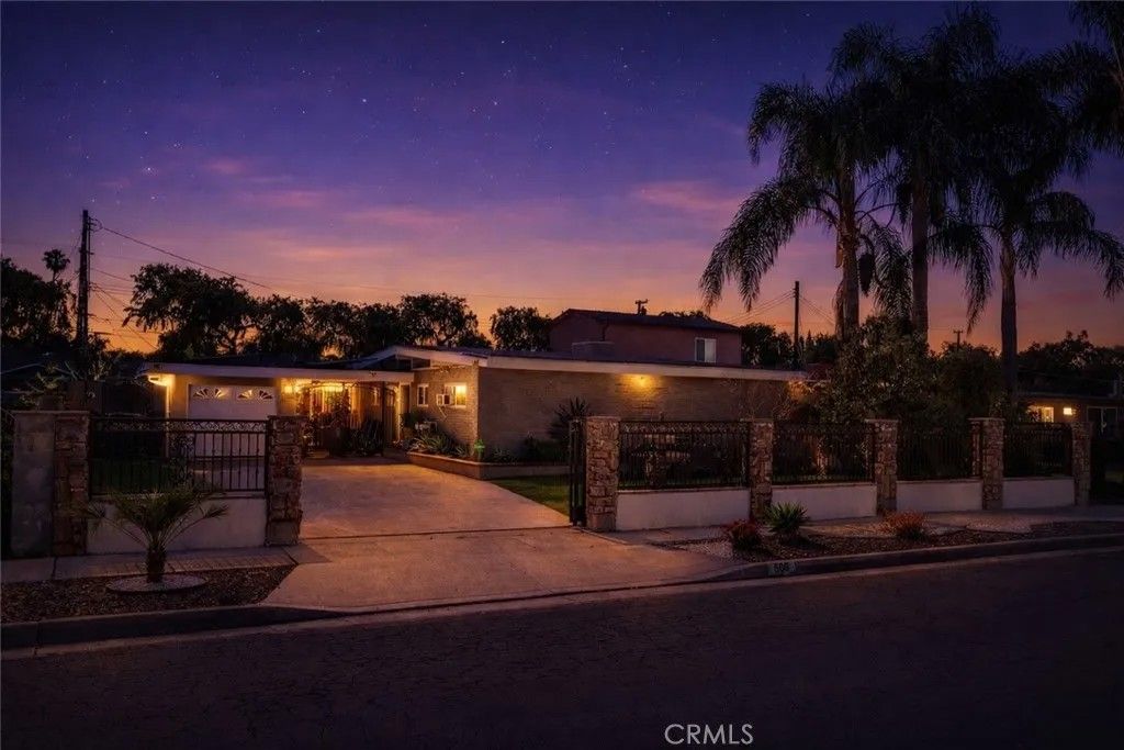 Photo of 506 W Rosslynn Ave, Fullerton, CA 92832 (MLS # OC26041622)