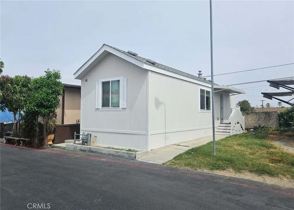 Photo of 7650 Balboa Blvd #43, Van Nuys, CA 91406 (MLS # CV26068476)