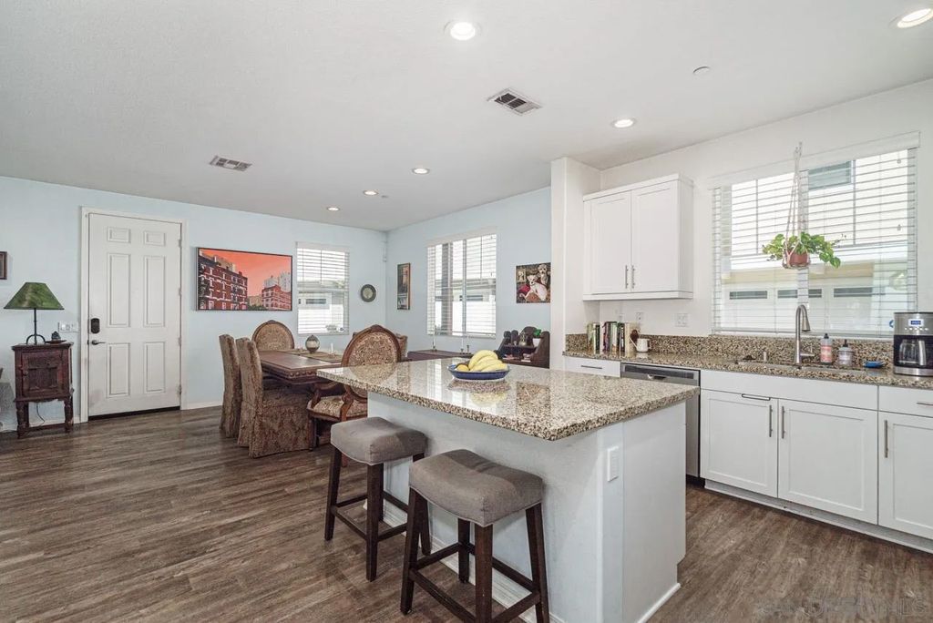 Photo of 512 Heron Ln, Imperial Beach, CA 91932 (MLS # 250040714)