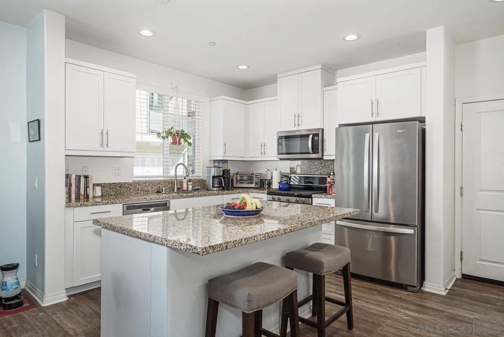 Photo of 512 Heron Ln, Imperial Beach, CA 91932 (MLS # 250040714)