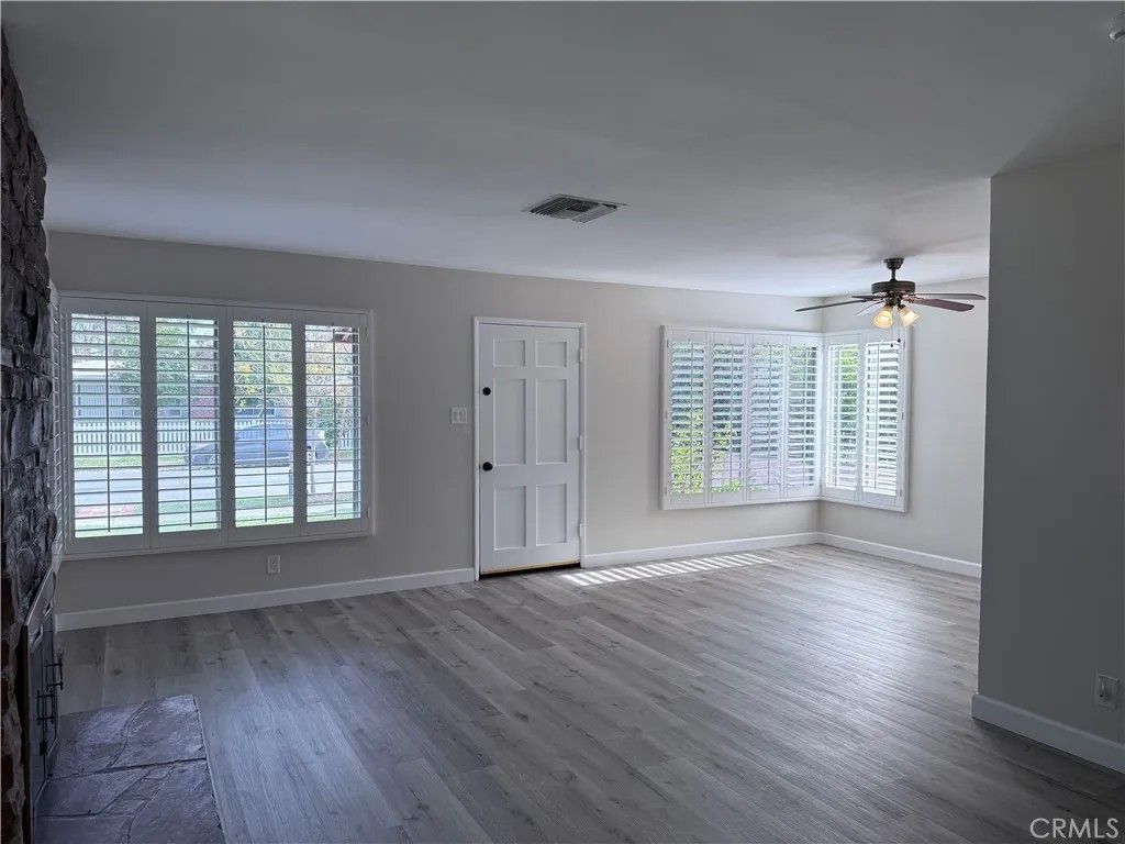 Photo of 6857 Chimineas, Reseda, CA 91335 (MLS # SR25279046)