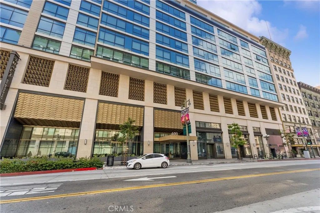 Photo of 400 S Broadway #1314, Los Angeles, CA 90013 (MLS # AR26045924)