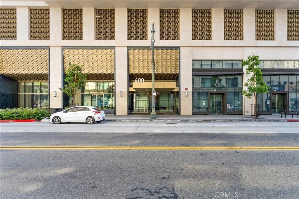 Photo of 400 S Broadway #1314, Los Angeles, CA 90013 (MLS # AR26045924)