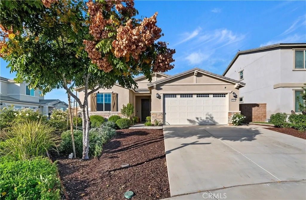 Photo of 30464 Astoria Lane, Murrieta, CA 92563 (MLS # SW26012702)