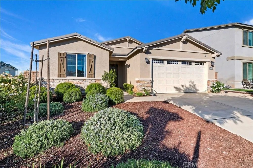 Photo of 30464 Astoria Lane, Murrieta, CA 92563 (MLS # SW26012702)