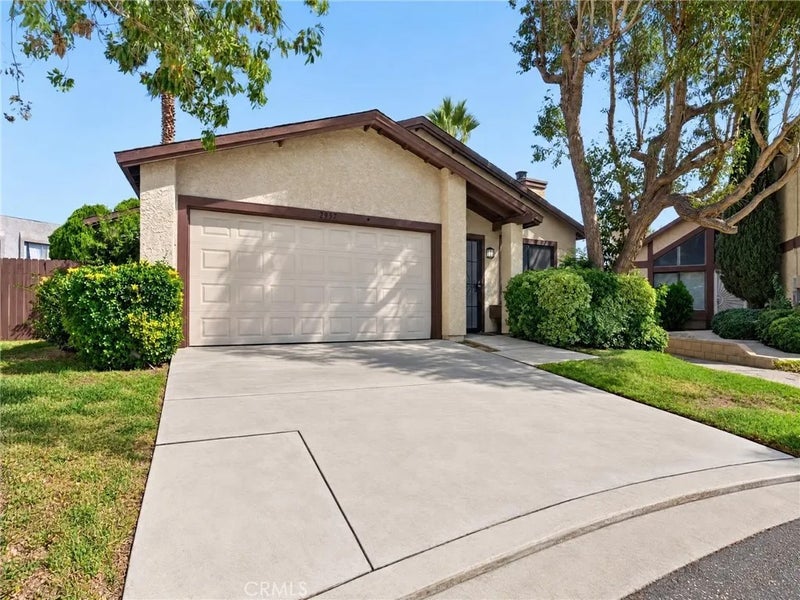 2957 E Avenue R2