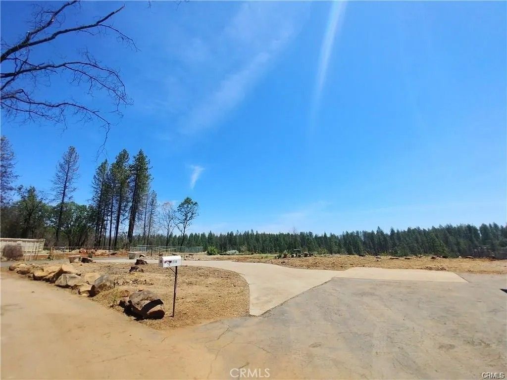 Photo of 1716 Ellis Dr, Paradise, CA 95969 (MLS # SN25281882)