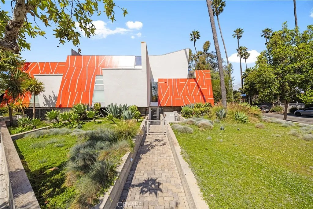 719 Venice Boulevard