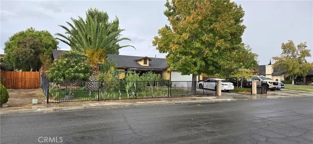 Photo of 4743 E Avenue R2, Palmdale, CA 93552 (MLS # SR25267365)