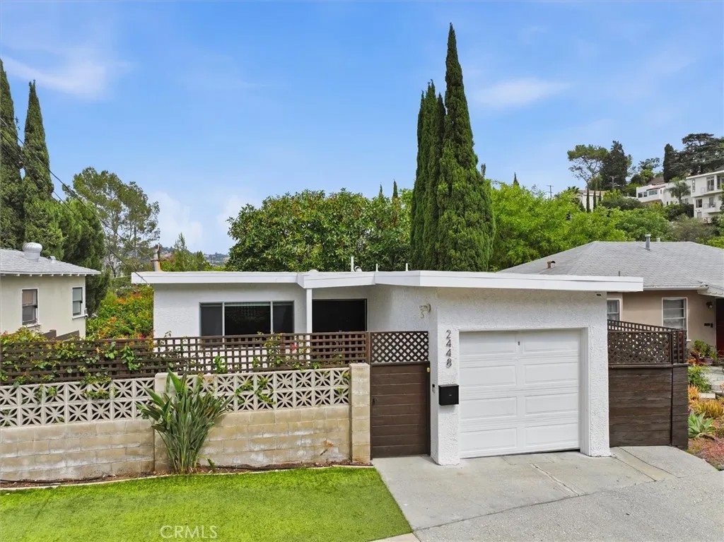 2448 Riverside Pl