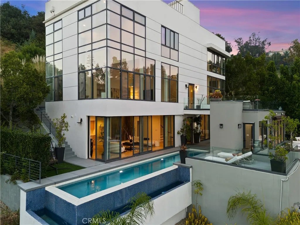 Photo of 2746 Rinconia Drive, Los Angeles, CA 90068 (MLS # SR26065985)