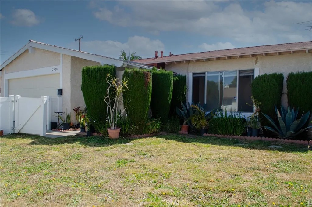 21408 Berendo Avenue