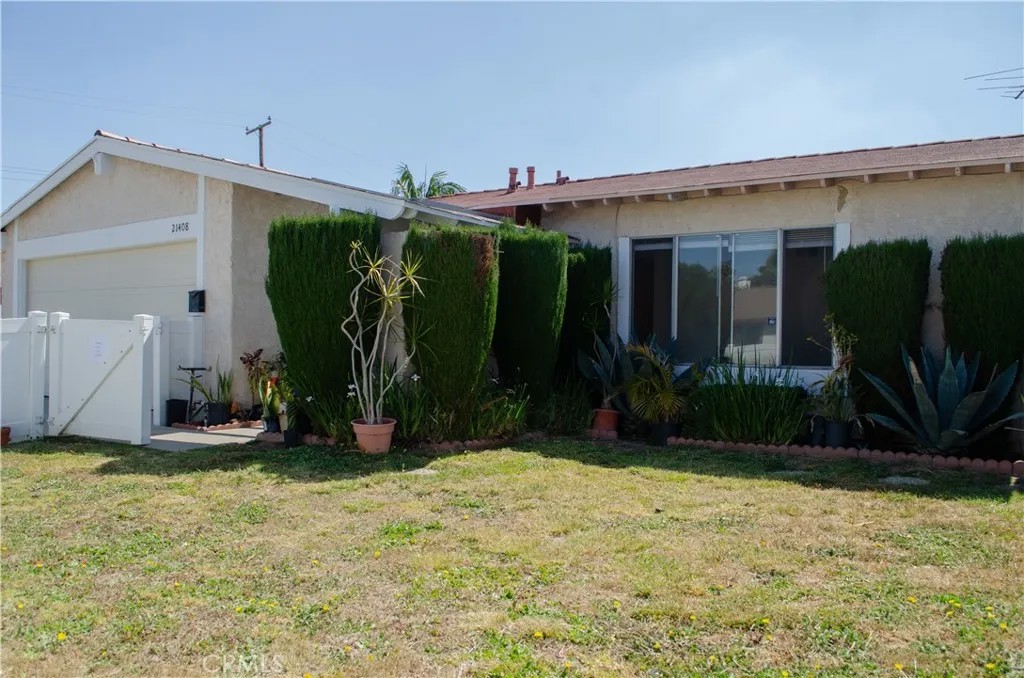 21408 Berendo Avenue