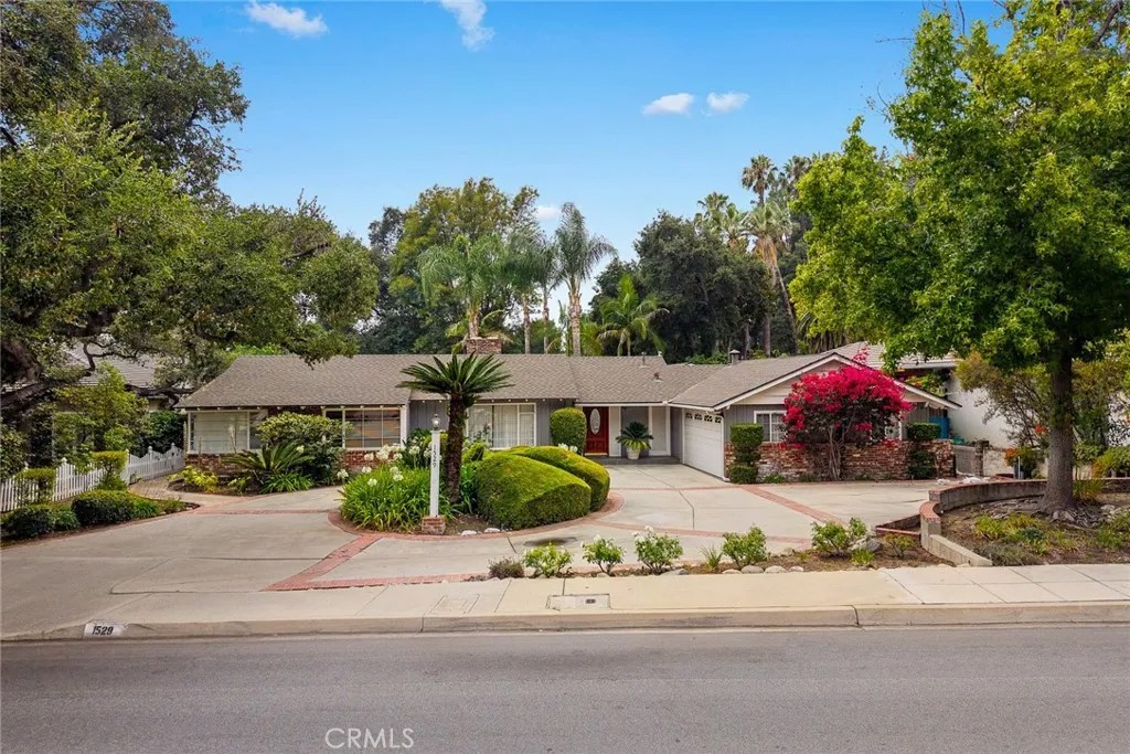 1529 Highland Oaks