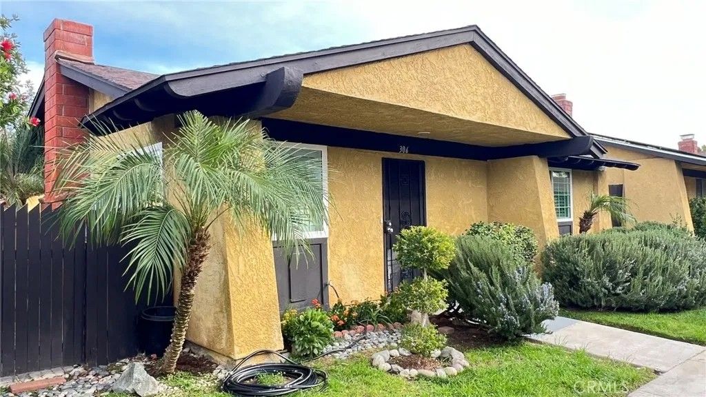 Photo of 306 E Thornton Ave, Hemet, CA 92543 (MLS # IG26030248)